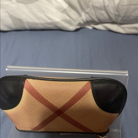 Burberry Stylish Beige and Black Clutch - Picture 2 of 4